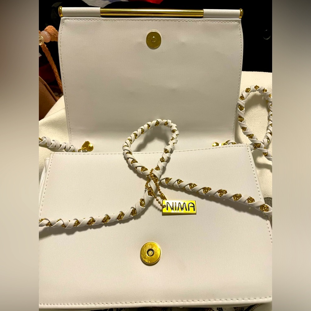 Nima 80s Glam 3D Gold
Elephant on White